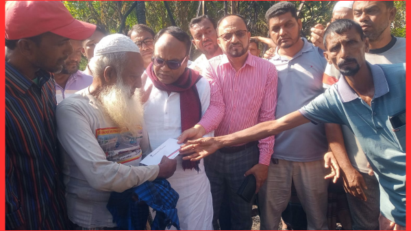 মোংলার চিলায় আগুনে বসতবাড়ি হারানো তৈয়ব আলীর পাশে দাঁড়াল বিএনপি