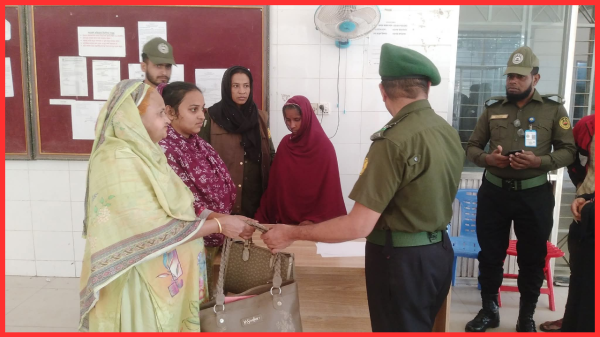 গাজীপুর মেডিকেল কলেজে দুই রোগীর ব্যাগ চুরি: মহিলা চোর আটক