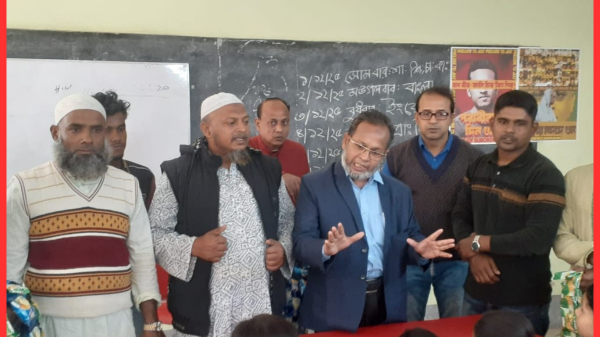 সালথার দুই বিদ্যালয়ে শিক্ষার্থীদের মাঝে টিফিন বিতরণ করল বিএনপি