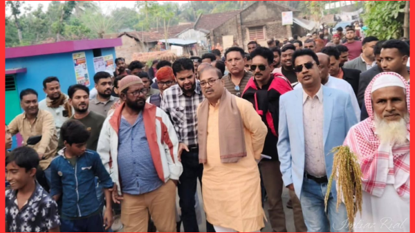 শার্শার কায়বা ৯ নং ওয়ার্ডে ধানের শীষের প্রার্থী মফিকুল হাসানের উঠান বৈঠক ও লিফলেট বিতরণ