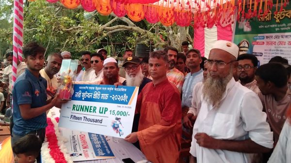 সিরাজগঞ্জের নারী ফুটবল প্রিতি ম্যাচ অনুষ্ঠিত