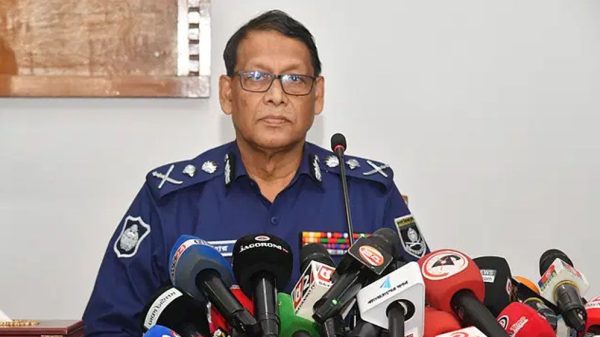 পুলিশকে রাজনৈতিক প্রভাবমুক্ত করার আহ্বান আইজিপির