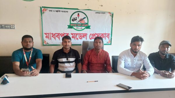 হবিগঞ্জে সাংবাদিকদের সঙ্গে প্রশাসনের বৈষম্যমূলক আচরণে ক্ষোভ