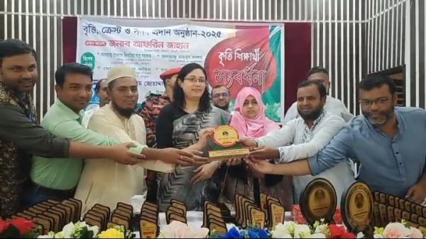 সিরাজগঞ্জের কিন্ডারগার্টেন ফাউন্ডেশনের বৃত্তি ও সনদ প্রদান অনুষ্ঠান অনুষ্ঠিত