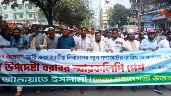 প্রধান উপদেষ্টাকে স্মারকলিপি দিতে যমুনার পথে জামায়াতসহ ৮ দল