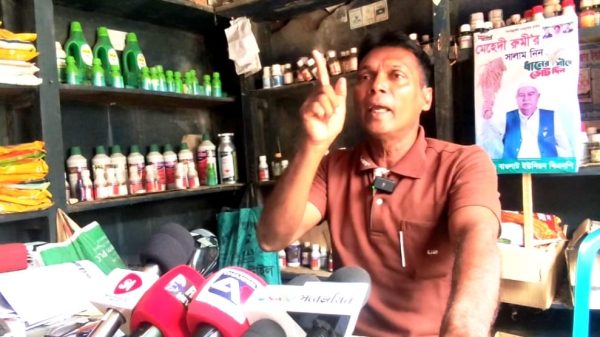 কুষ্টিয়ায় জাল কাগজে রেলওয়ের জলাশয় দখলের চেষ্টা, রেলওয়ের জরুরি নিষেধাজ্ঞায় ভরাট কাজ বন্ধ