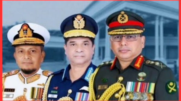 তিন বাহিনীর প্রধান খালেদা জিয়ার স্বাস্থ্য পরীক্ষা করতে এভারকেয়ার হাসপাতালে