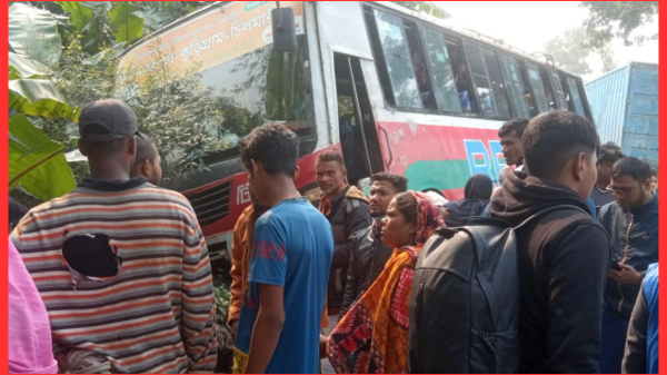 সড়ক দুর্ঘটনায় প্রাণ হারালেন একজন, কয়েকজন আহত