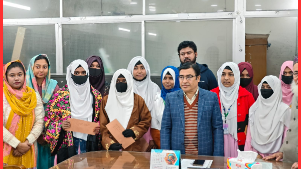 চাঁপাইনবাবগঞ্জ সরকারি মহিলা কলেজে ১০ শিক্ষার্থীকে বৃত্তি প্রদান