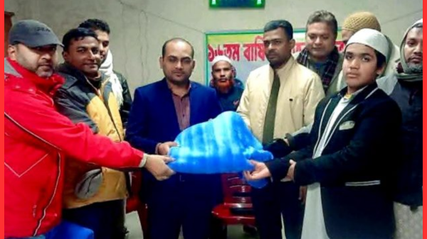 পার্বতীপুরে শীতার্তদের পাশে দাঁড়াল ওয়েলফেয়ার এ্যাসোসিয়েশন