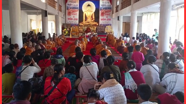 বিশ্ব শান্তির কামনায় খাগড়াছড়িতে বৌদ্ধ ধর্মাবলম্বীদের গণপ্রবজ্যা