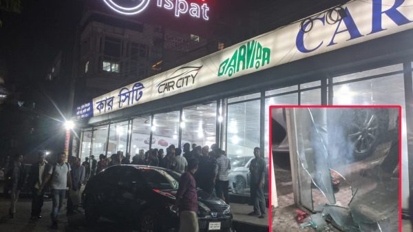  বনানী–মহাখালী কুড়িলে কারসিটি শোরুমে ককটেল হামলা