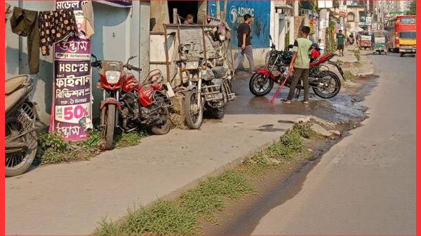 ফরিদপুরে ফুটপাত দখলদারদের দখলে, পথচারীদের চলাচলে মারাত্মক সমস্যা