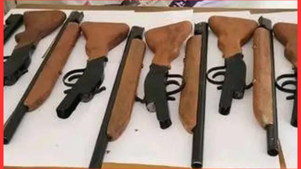 কবরে বস্তাবন্দি ব্যাগে মিলল একনলা বন্দুক–পাইপগান