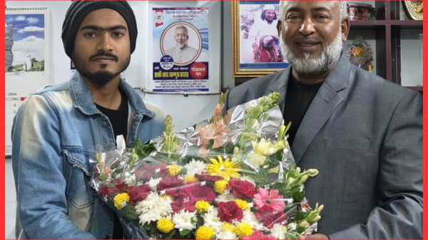 সিরাজগঞ্জ চেম্বারের নবনির্বাচিত পরিচালককে মেহেদী হাসান সাবিতের ফুলেল শুভেচ্ছা