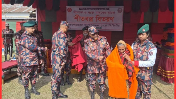 জয়পুরহাটে ৩৫০ শীতার্ত ও দুঃস্থ মানুষের পাশে ২০ বিজিবি
