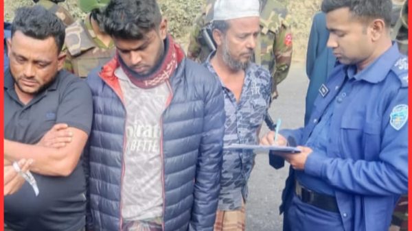 বান্দরবানে বাসস্ট্যান্ড থেকে ইয়াবাসহ বিএনপির প্রচারদল নেতা আটক