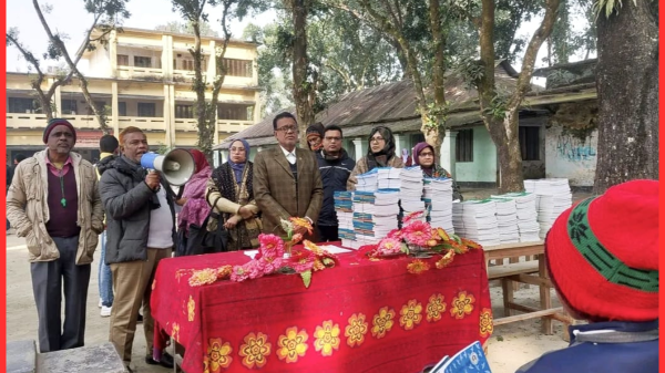 ফুলবাড়ীতে নতুন বছর উপলক্ষে শিক্ষার্থীদের মাঝে নতুন পাঠ্যবই বিতরণ