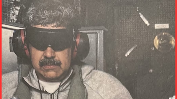 চীন মাদুরোর মুক্তি চেয়ে যুক্তরাষ্ট্রকে বার্তা পাঠাল যুক্তরাষ্ট্রের হাতে আটক ভেনেজুয়েলার প্রেসিডেন্ট নিকোলাস মাদুরো ও তার স্ত্রীর অবিলম্বে মুক্তির আহ্বান জানিয়েছে চীন। বেইজিং এই ঘটনার কথা আন্তর্জাতিক আইনের ‘স্পষ্ট লঙ্ঘন’ হিসেবে উল্লেখ করেছে। স্থানীয় সময় ৩ জানুয়ারি ভেনেজুয়েলায় বড় ধরনের সামরিক অভিযান চালিয়ে যুক্তরাষ্ট্রের সামরিক বাহিনী মাদুরোকে আটক করে, পরে তাকে প্রায় ২ হাজার ১০০ মাইল দূরের যুক্তরাষ্ট্রের ব্রুকলিনে ডিটেনশন সেন্টারে রাখা হয়। চীনের পররাষ্ট্র মন্ত্রণালয় এক বিবৃতিতে জানিয়েছে, স্বাধীন দেশের প্রেসিডেন্টকে জোরপূর্বক আটক ও বহিষ্কারের ঘটনায় তারা ‘গভীরভাবে বিস্মিত ও ক্ষুব্ধ’। মন্ত্রণালয় আরও জানিয়েছে, এই ধরনের পদক্ষেপ আন্তর্জাতিক আইন, আন্তর্জাতিক সম্পর্কের মৌলিক নীতি এবং জাতিসংঘ সনদের উদ্দেশ্য ও নীতির স্পষ্ট লঙ্ঘন। চীন যুক্তরাষ্ট্রকে আহ্বান জানিয়েছে: মাদুরো ও তার স্ত্রীর নিরাপত্তা নিশ্চিত করতে তাদের অবিলম্বে মুক্তি দিতে ভেনেজুয়েলার সরকার উৎখাতের চেষ্টা বন্ধ করতে সমস্যাগুলো সংলাপ ও আলোচনার মাধ্যমে সমাধান করতে