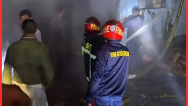 নামাজ আদায়ে গিয়ে রক্ষা পেল শিক্ষকসহ ৩৫ শিক্ষার্থী