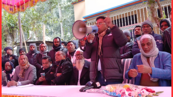 দত্তপাড়ায় উঠান বৈঠকে ভোটারদের সঙ্গে সরাসরি মতবিনিময়