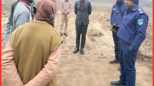 ফরিদপুরে কৃষি জমি থেকে অবৈধ মাটি উত্তোলনের দায়ে ১.৫ লাখ টাকা জরিমানা