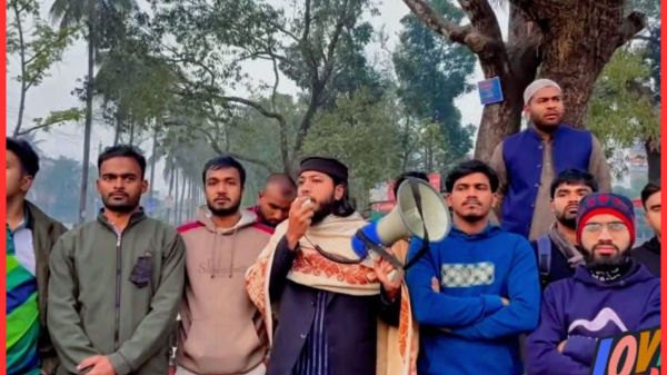 ক্যাম্পাসে বখাটে বাইকারদের দৌরাত্ম্য: শিক্ষার্থীদের প্রতিবাদ