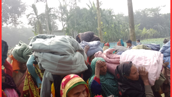 ফুলবাড়ীতে বিপদের বন্ধু সংগঠনের উদ্যোগে শীতার্তদের মাঝে শীতবস্ত্র বিতরণ