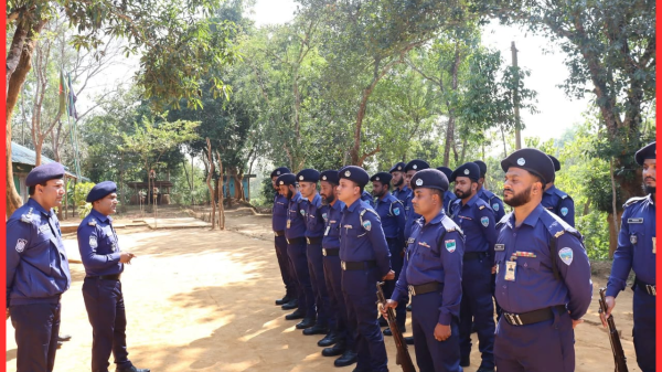 বান্দরবান লামা থানাধীন গজালিয়া পুলিশ ফাঁড়ি পরিদর্শন করেন জেলা পুলিশ সুপার