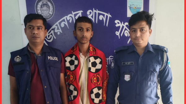 বিজয়নগরে পুলিশি অভিযানে ১২ কেজি গাঁজা ও ৩০ ক্যান বিয়ার উদ্ধার; মাদক কারবারী গ্রেফতার