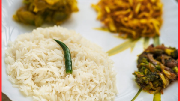 দুপুরে ভাতের সঙ্গে কাঁচামরিচ খাওয়া: উপকারিতা ও সতর্কতা