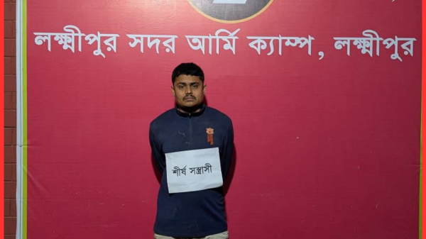 লক্ষ্মীপুরে যৌথ বাহিনীর অভিযানে অস্ত্রসহ শীর্ষ সন্ত্রাসীর সহযোগী গ্রেপ্তার