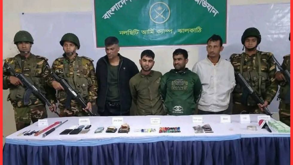 ঝালকাঠির যৌথবাহিনীর অভিযানে মাদকসহ ৪ জন আটক