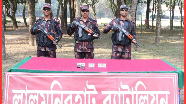 লালমনিরহাটে ১৫ বিজিবির বিশেষ অভিযানে বিদেশি পিস্তল উদ্ধার