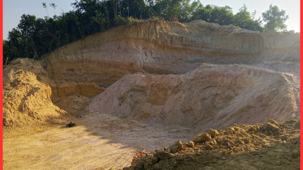 লামায় প্রকাশ্যে পাহাড় নিধন, নীরব জনপ্রতিনিধি