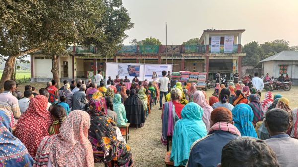 শীতবস্ত্র বিতরণে আইপজিটিভের মানবিক উদ্যোগ