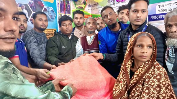 নীলফামারীতে রক্তবন্ধু সমাজকল্যাণ সংগঠনের উদ্যোগে কম্বল বিতরণ