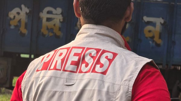 অনলাইনের পরিবর্তে ম্যানুয়ালি সাংবাদিক কার্ড দেবে ইসি