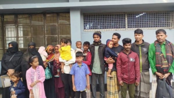 লোহাগাড়ায় ভুয়া এনআইডিসহ ৪৫ রোহিঙ্গা আটক