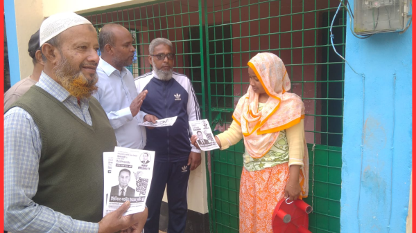 নীলফামারী পৌরসভার ৭নং ওয়ার্ডে ধানের শীষের লিফলেট বিতরণ ও ভোটারদের সঙ্গে কুশল বিনিময়
