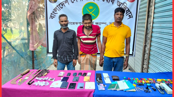 সাভারে মাদকবিরোধী অভিযানে তিন মাদক ব্যবসায়ী আটক