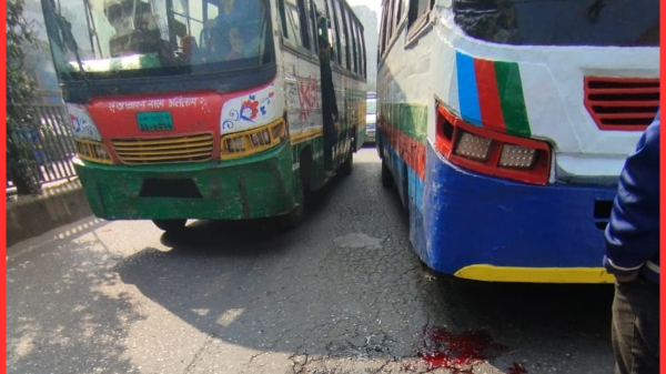 কুড়িল বিশ্বরোডে বাসের রেষারেষি: পথচারী নারী নিহত