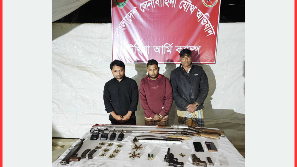 কক্সবাজারে বিপুল পরিমাণ অস্ত্র ও গোলাবারুদসহ তিনজন আটক