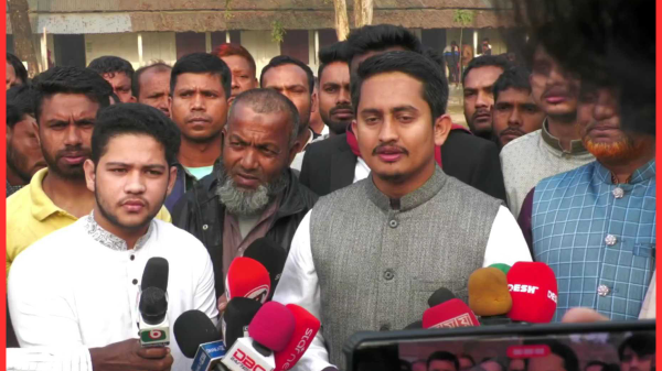 বাবা-ভাইকে সঙ্গে নিয়ে ভোট দিলেন সারজিস, জয়ের আশা