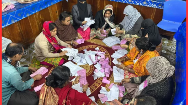 কয়েকটি কেন্দ্রের ফল প্রকাশ, বিভিন্ন আসনে হাড্ডাহাড্ডি লড়াই