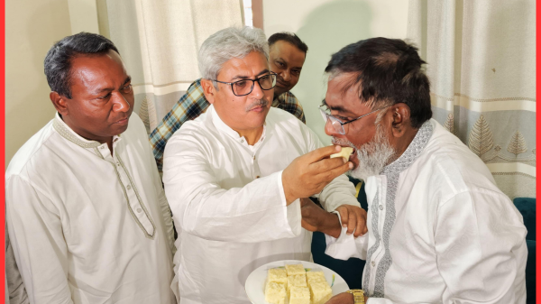 রাজশাহী-৩ আসনে সৌহার্দ্যের দৃষ্টান্ত: বিজয়ী বিএনপি প্রার্থীকে শুভেচ্ছা, মিষ্টিমুখ করালেন প্রতিদ্বন্দ্বী