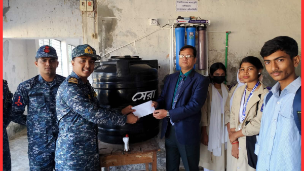 বেতাগীতে শিক্ষার্থীদের জন্য নৌবাহিনীর শুভেচ্ছা উপহার