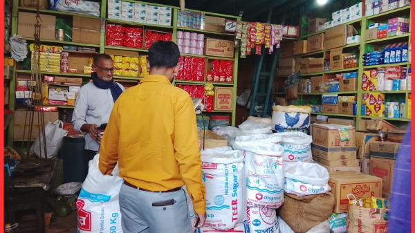 বেতাগীতে বাজার মনিটরিং ও দ্রব্যমূল্য নিয়ন্ত্রণে ভ্রাম্যমাণ আদালতের অভিযান