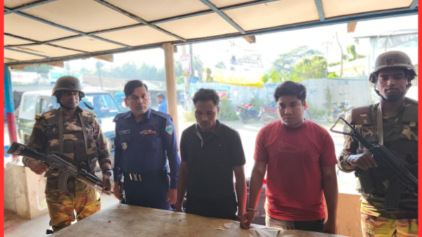 আলীকদম সেনা জোন ও থানা পুলিশের যৌথ অভিযানে ২ ম্রো মাদক ব্যবসায়ী আটক