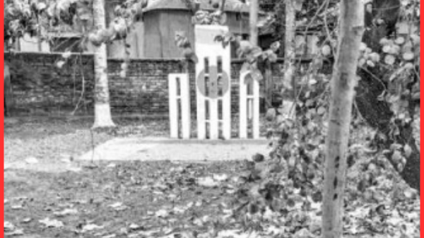 বরগুনার গৌরীচন্নায় বাউন্ডারির ভেতরে আটকে পড়েছে শহীদ মিনারে শ্রদ্ধা